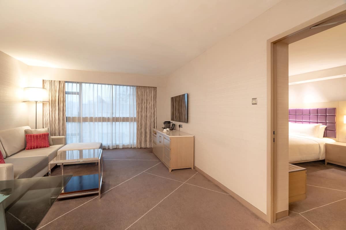 1 bedroom, in-room safe, blackout curtains, soundproofing