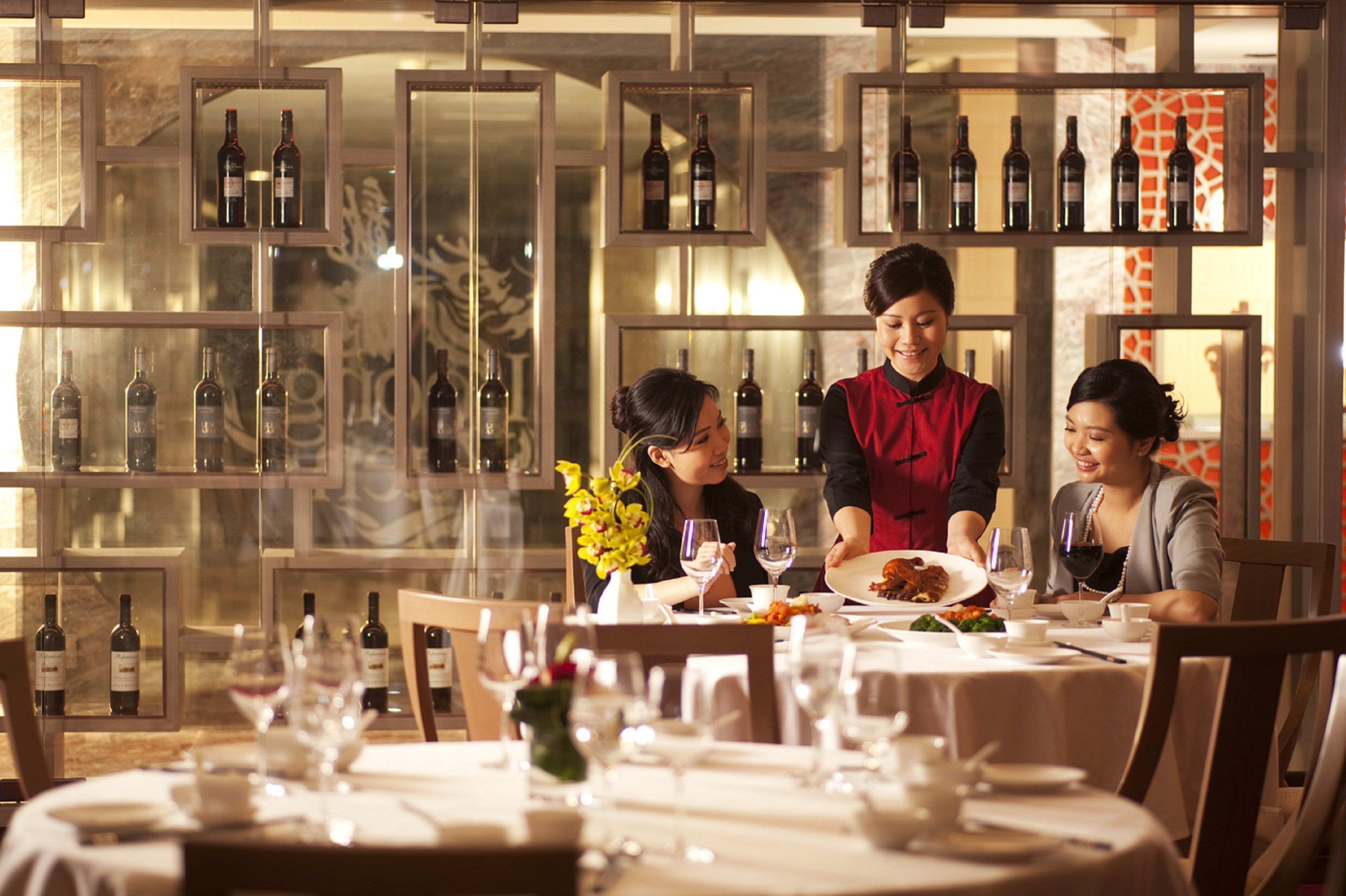 3 restaurants, breakfast, lunch, dinner served; international cuisine