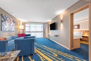 Suite, 1 Bedroom, Club Lounge Access (Middle Floor) | In-room safe, blackout drapes, soundproofing, iron/ironing board