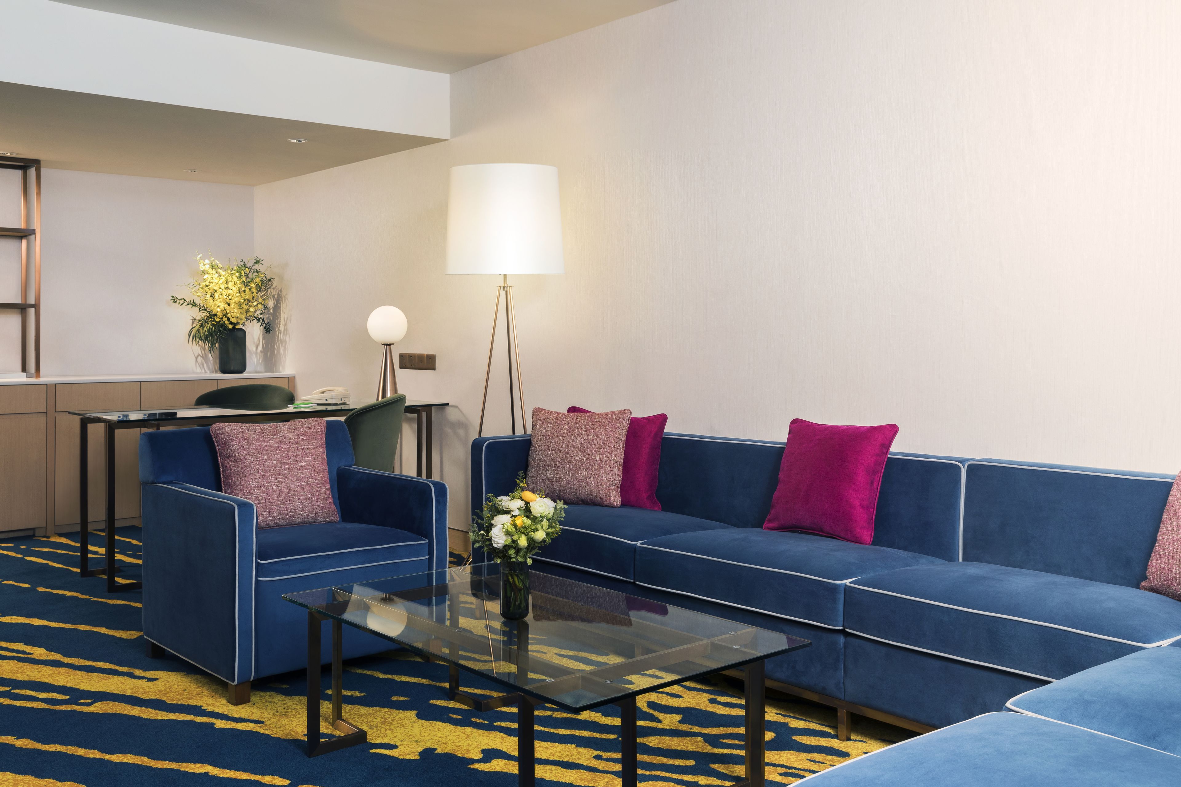 Televisi LCD 42-inci dengan saluran TV satelit dan film berbayar