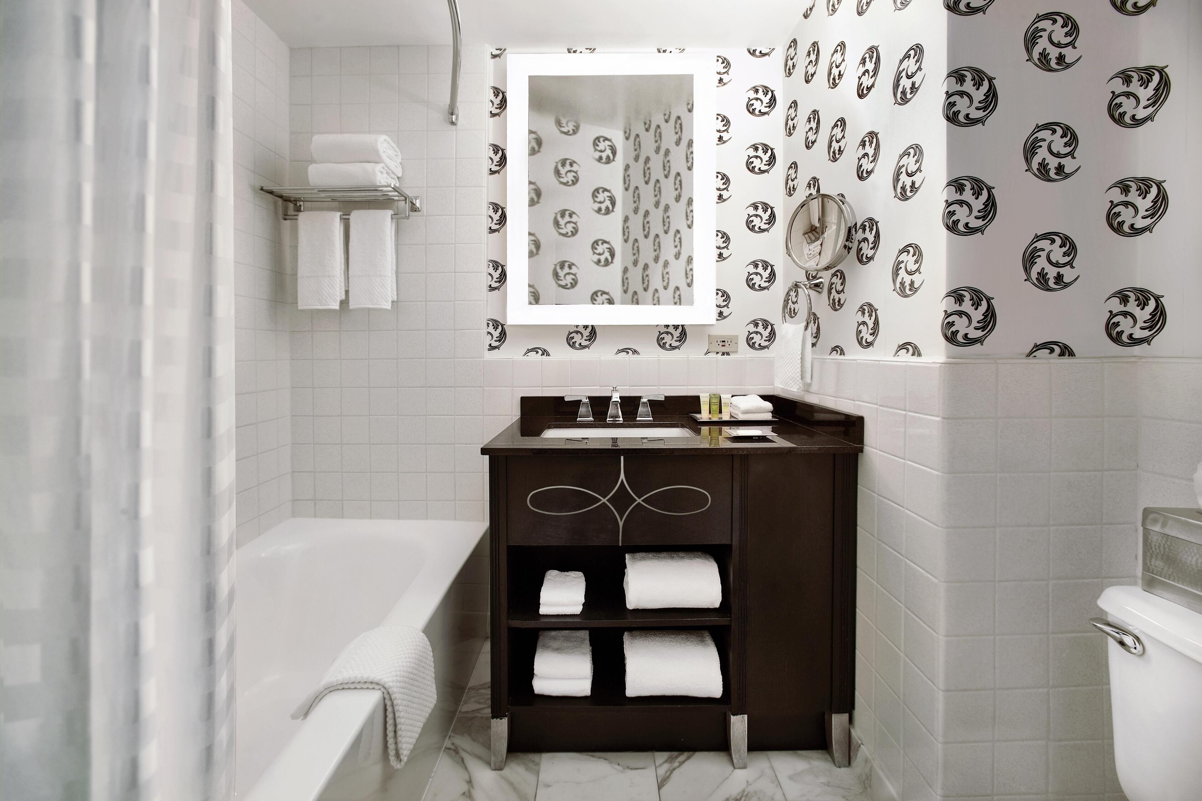 Combined shower/bathtub, eco-friendly toiletries, hair dryer, towels