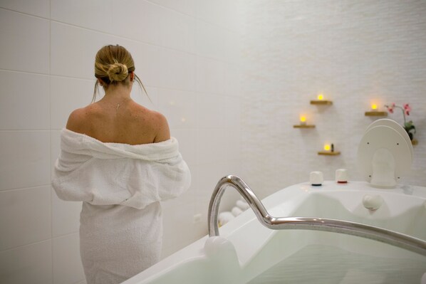 Couples treatment room(s), body treatments, hydrotherapy, body wraps - Palmer House a Hilton Hotel (Chicago)