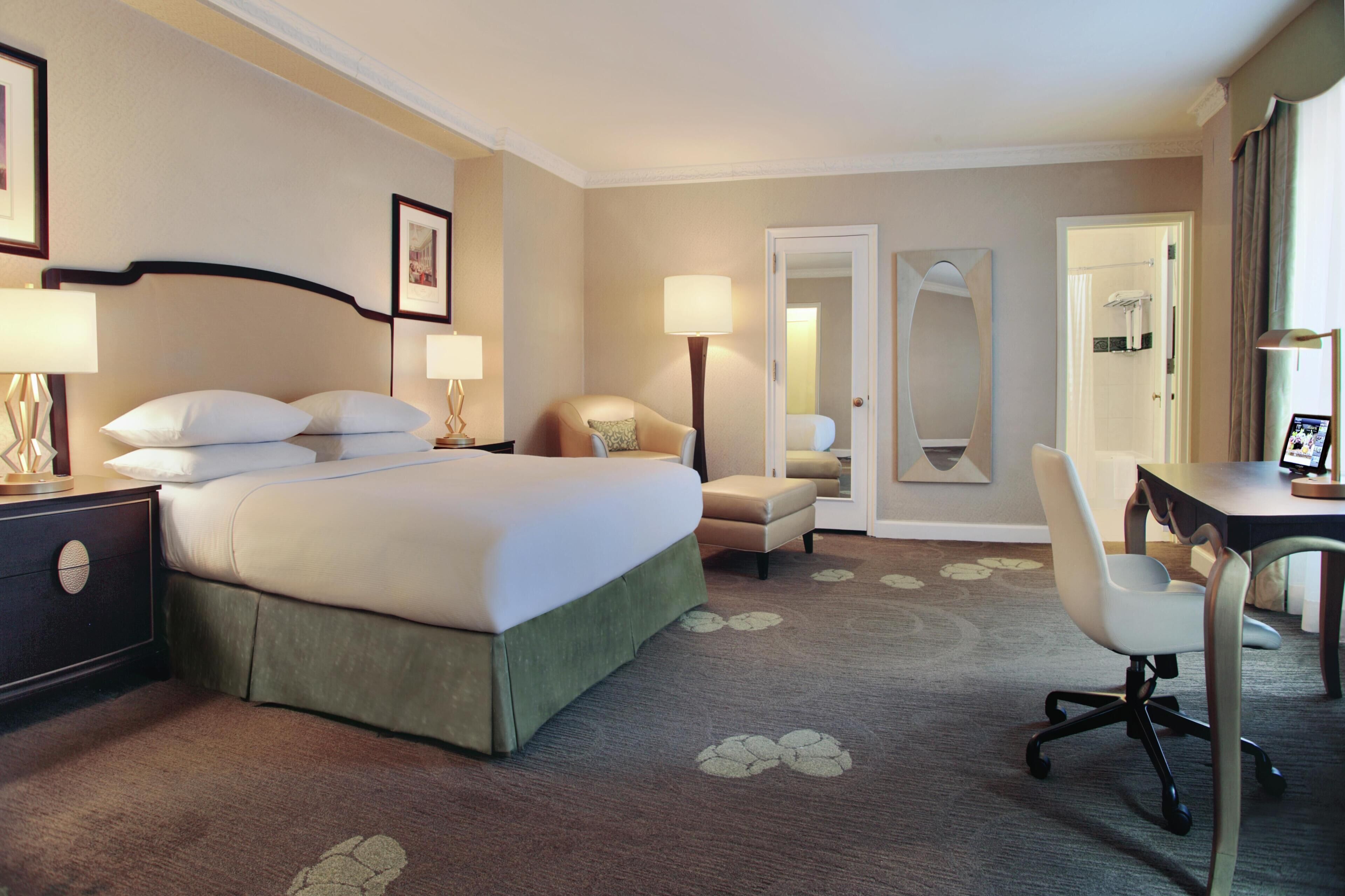 Premium Room - 1 King Bed | Premium bedding, pillow-top beds, minibar, in-room safe