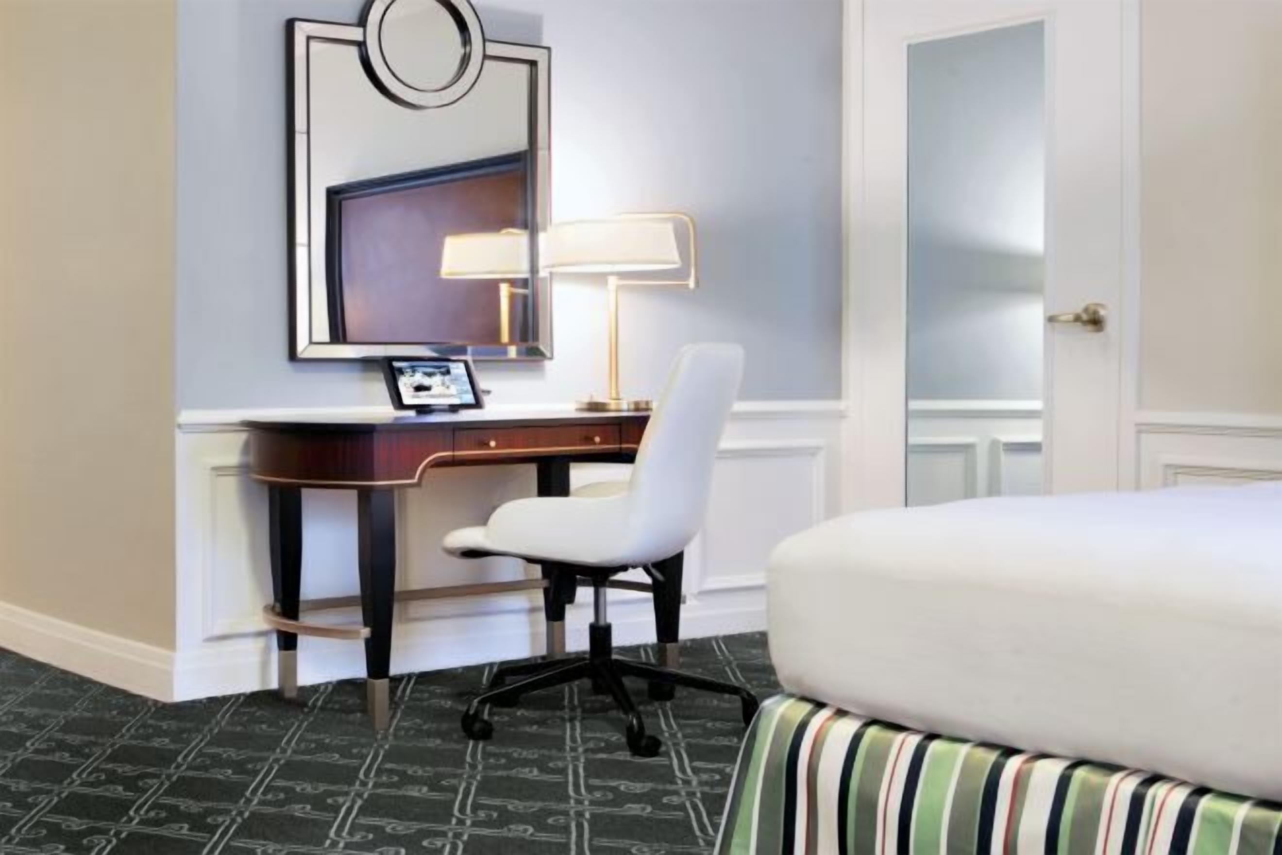 Ropa de cama de alta calidad, camas con pillow-top y minibar 