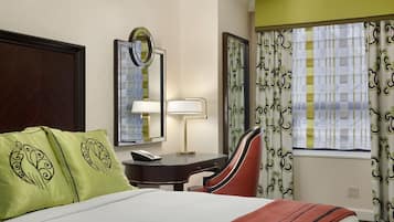 Room, 1 Double Bed, Non Smoking | Premium bedding, pillowtop beds, minibar, in-room safe