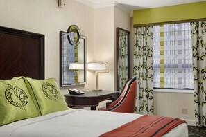 Room, 1 Double Bed, Non Smoking | Premium bedding, pillowtop beds, minibar, in-room safe