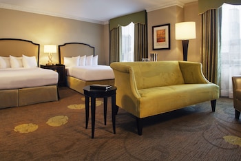 1 bedroom, premium bedding, pillowtop beds, minibar at Palmer House a Hilton Hotel