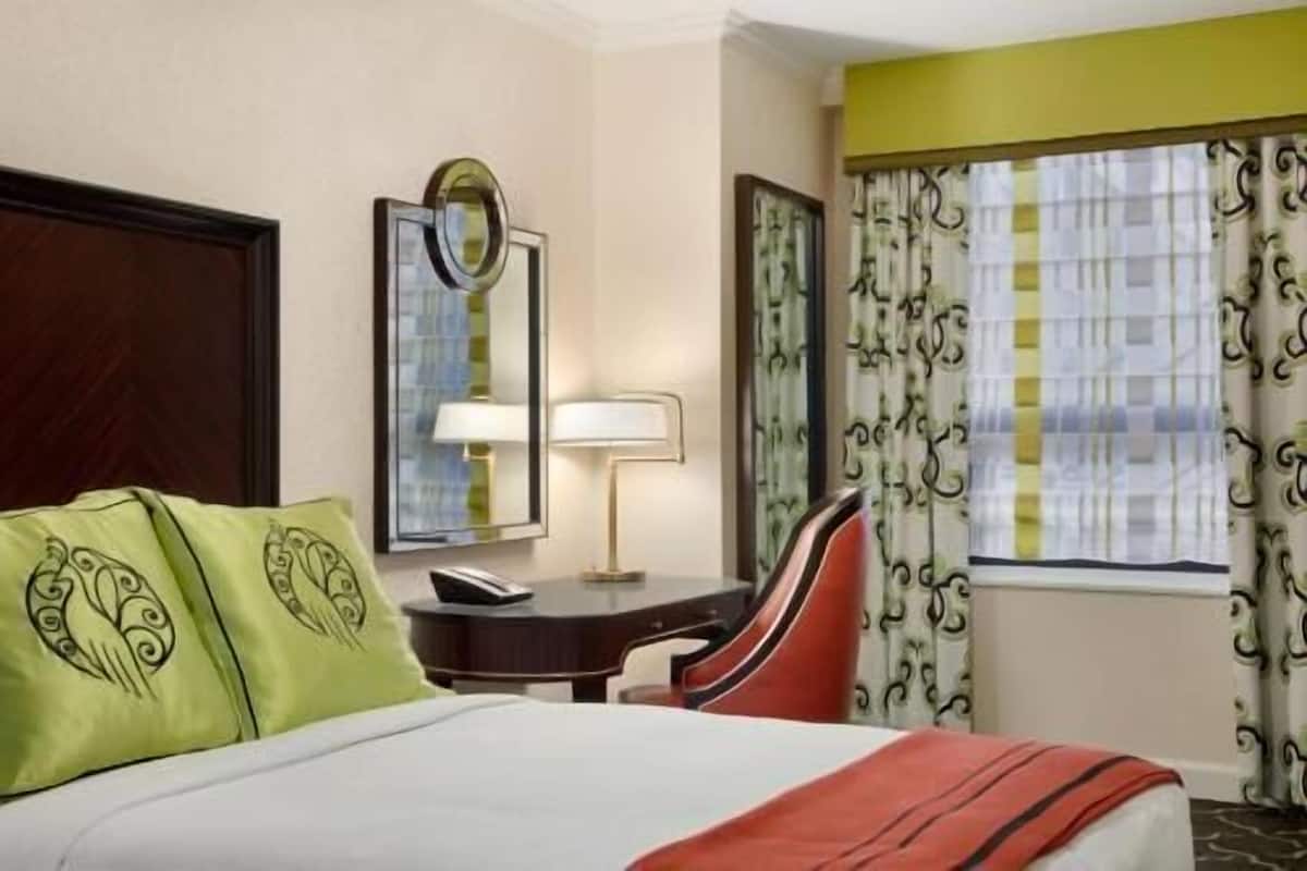 Hochwertige Bettwaren, Pillowtop-Betten, Minibar, Zimmersafe