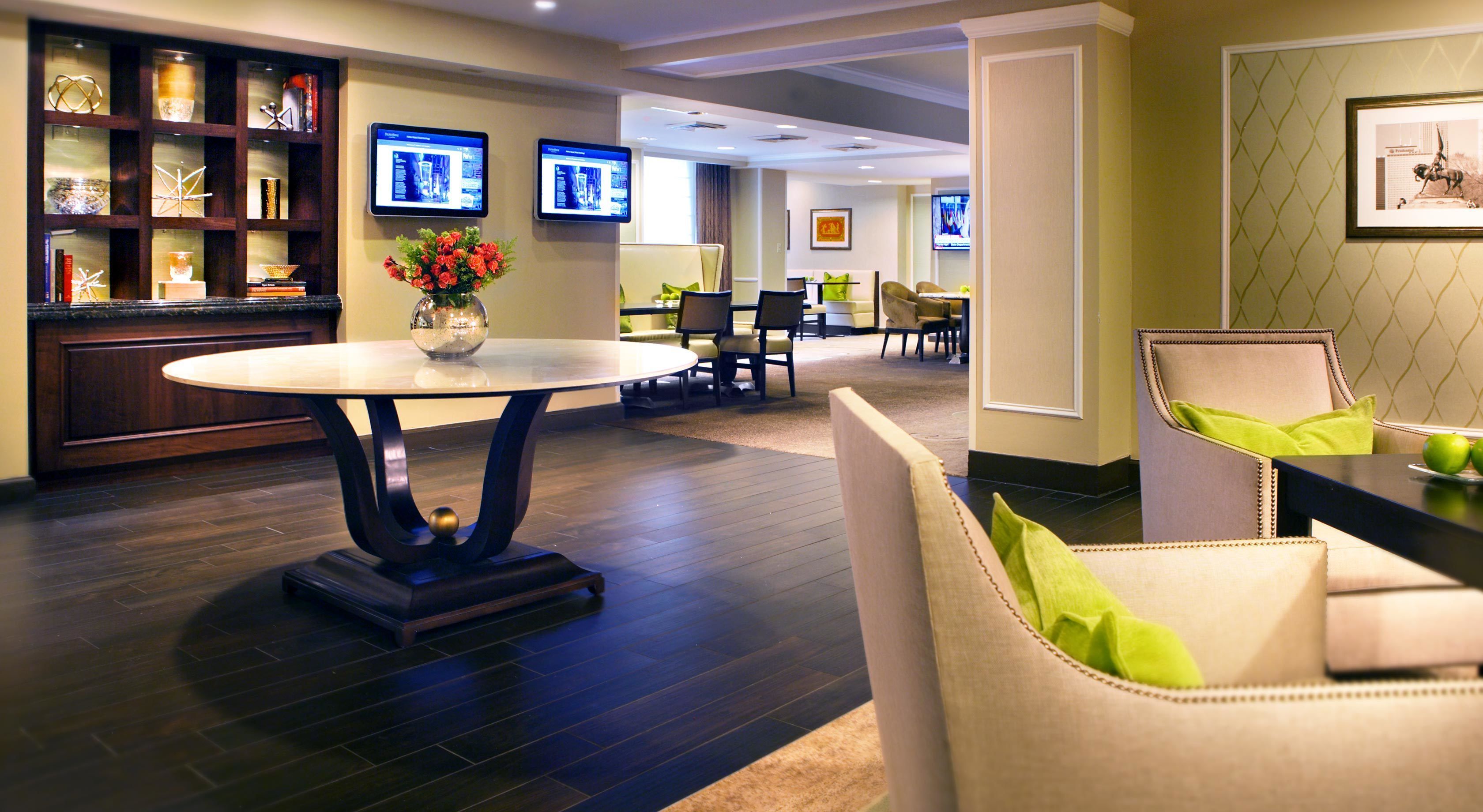 Coin salon dans le hall