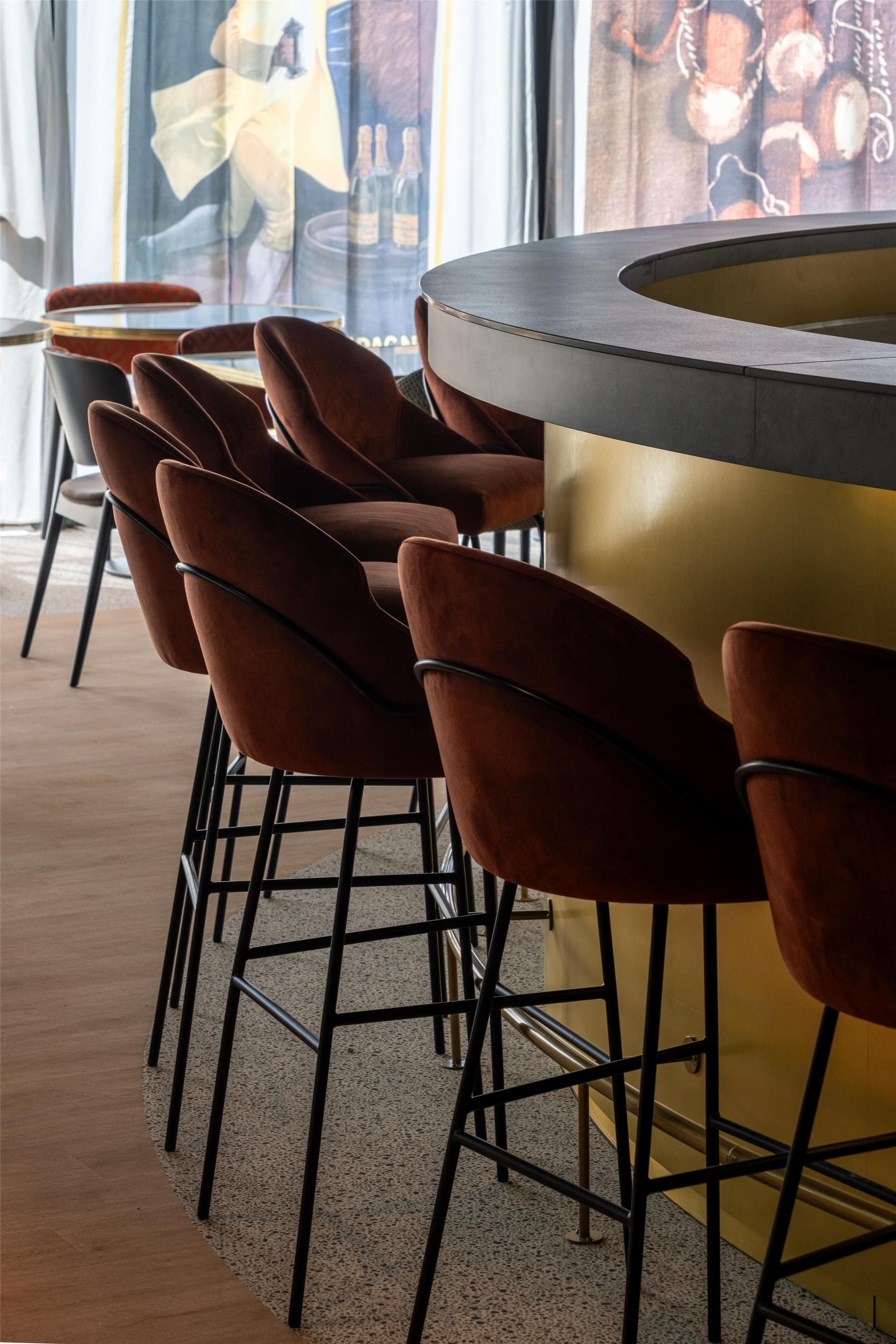 Breakfast, lunch, dinner served; French cuisine 