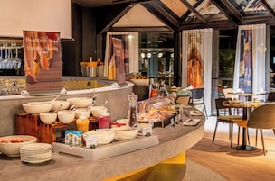 Daily buffet breakfast for a fee
