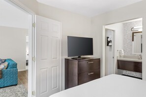Desk, laptop workspace, iron/ironing board, free WiFi
