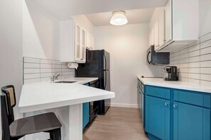 Desk, laptop workspace, iron/ironing board, free WiFi
