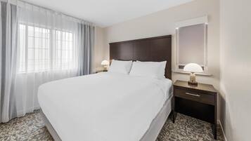 Escritorio y espacio para trabajar con laptop