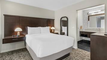 Desk, laptop workspace, iron/ironing board, free WiFi