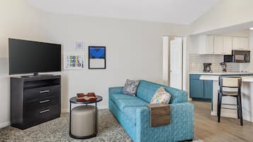 Desk, laptop workspace, iron/ironing board, free WiFi