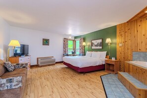 Deluxe King Bed w/Jetted Tub | Blackout drapes, iron/ironing board, free WiFi, bed sheets - Holiday Acres Resort (Rhinelander)