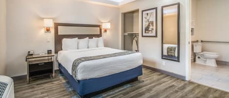 Zimmer, 1 Queen-Bett, barrierearm | 1 Schlafzimmer, hochwertige Bettwaren, Zimmersafe, Schreibtisch