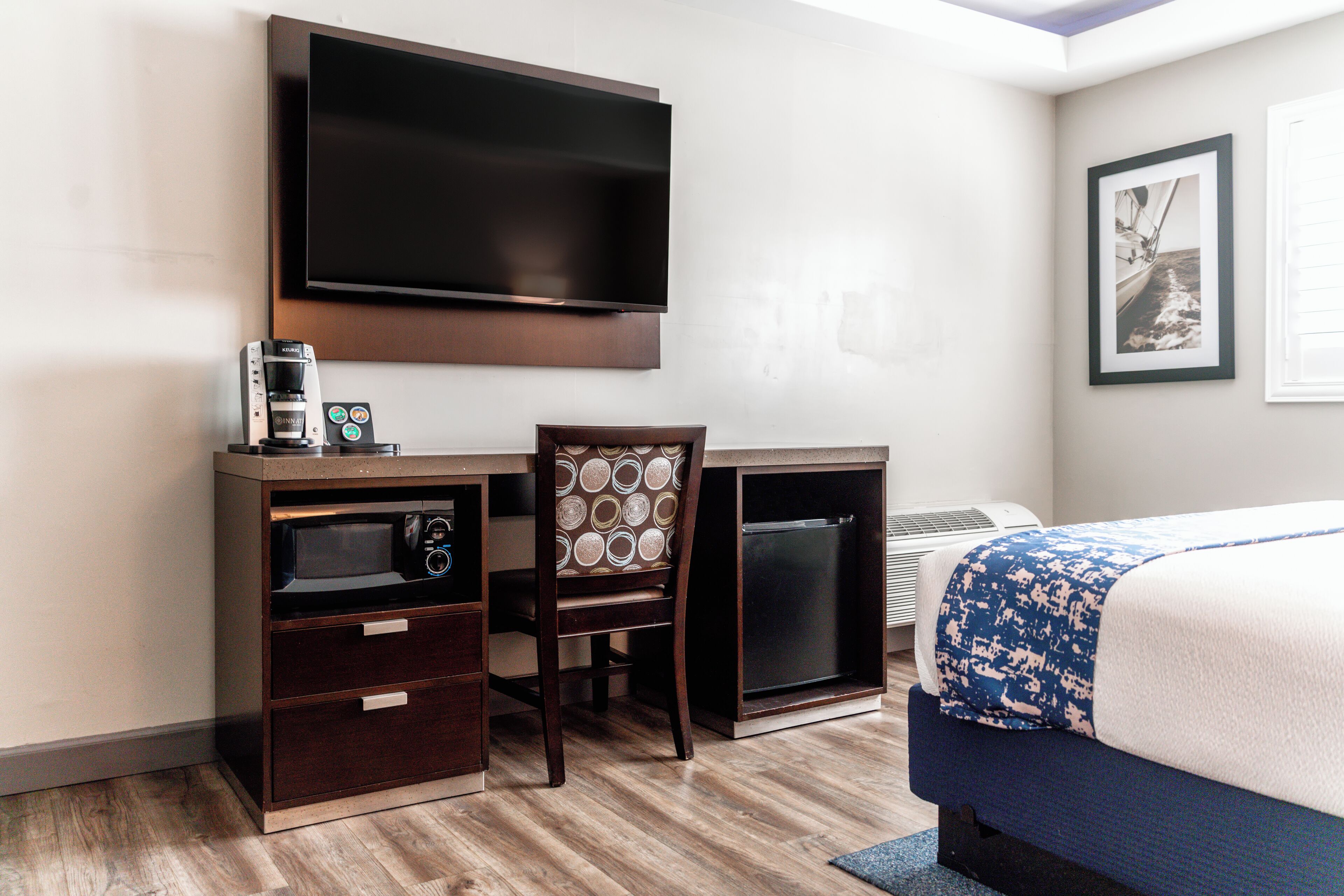 room, 1 queen bed | premium bedding, in-room safe, desk, laptop workspace