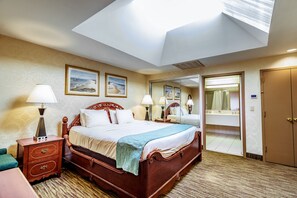 Caja de seguridad en la habitación, escritorio y cortinas blackout