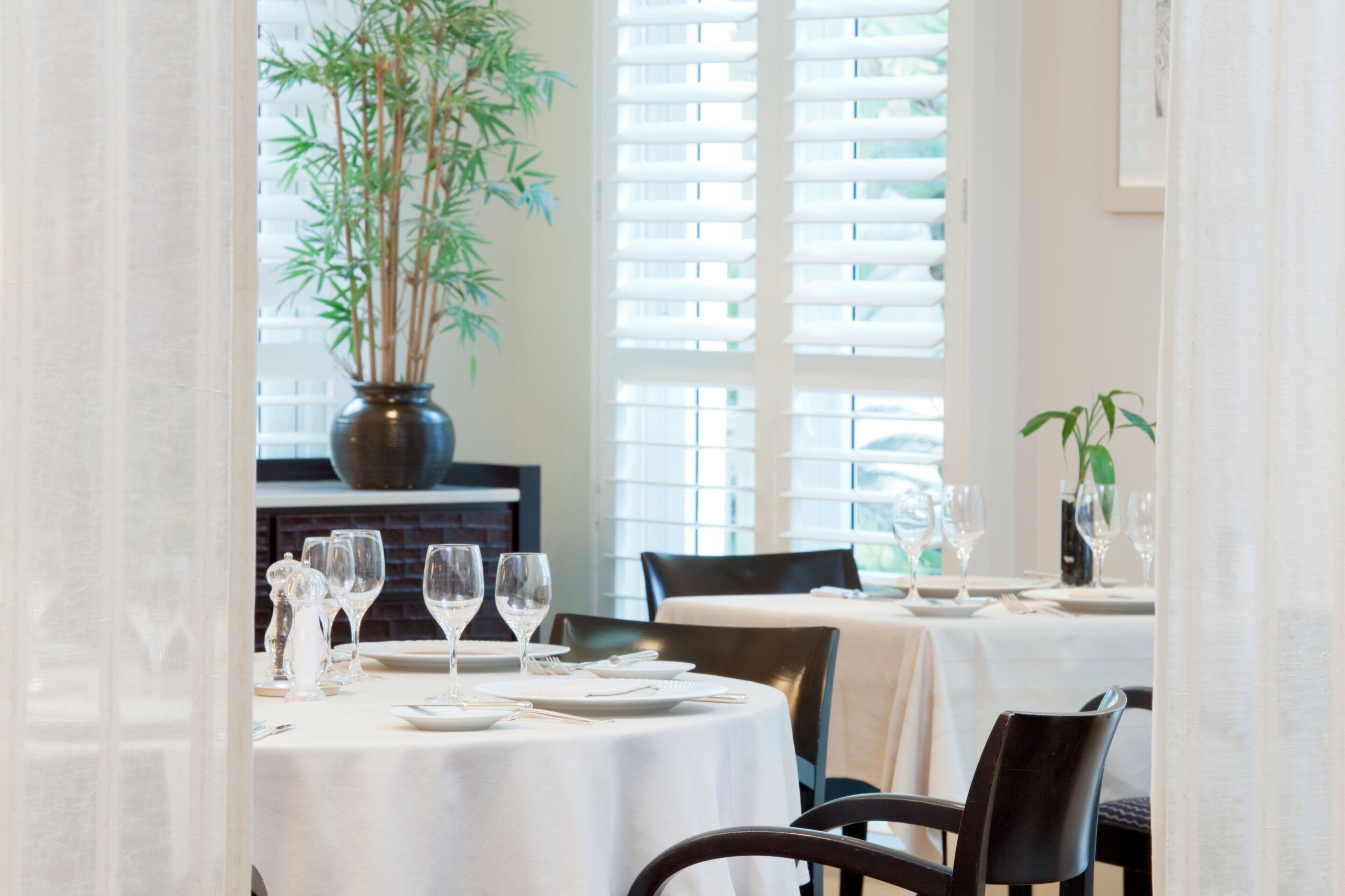 2 restaurants, breakfast, lunch served; local and international cuisine