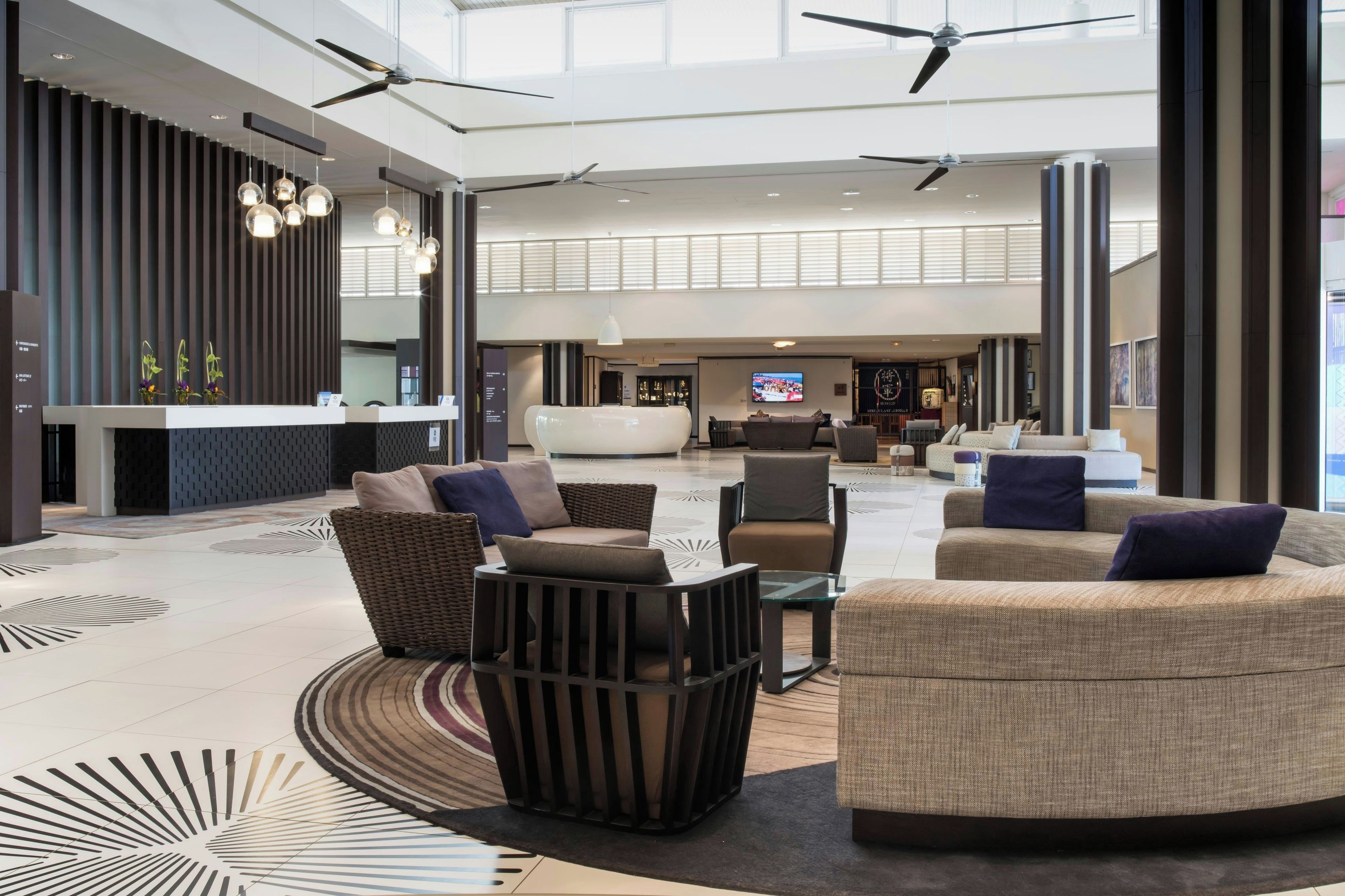 Lobby-lounge