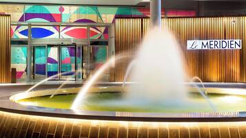 Salas de tratamiento para parejas, sauna y tina de hidromasaje