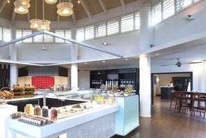 Daily buffet breakfast (XPF 3500 per person)