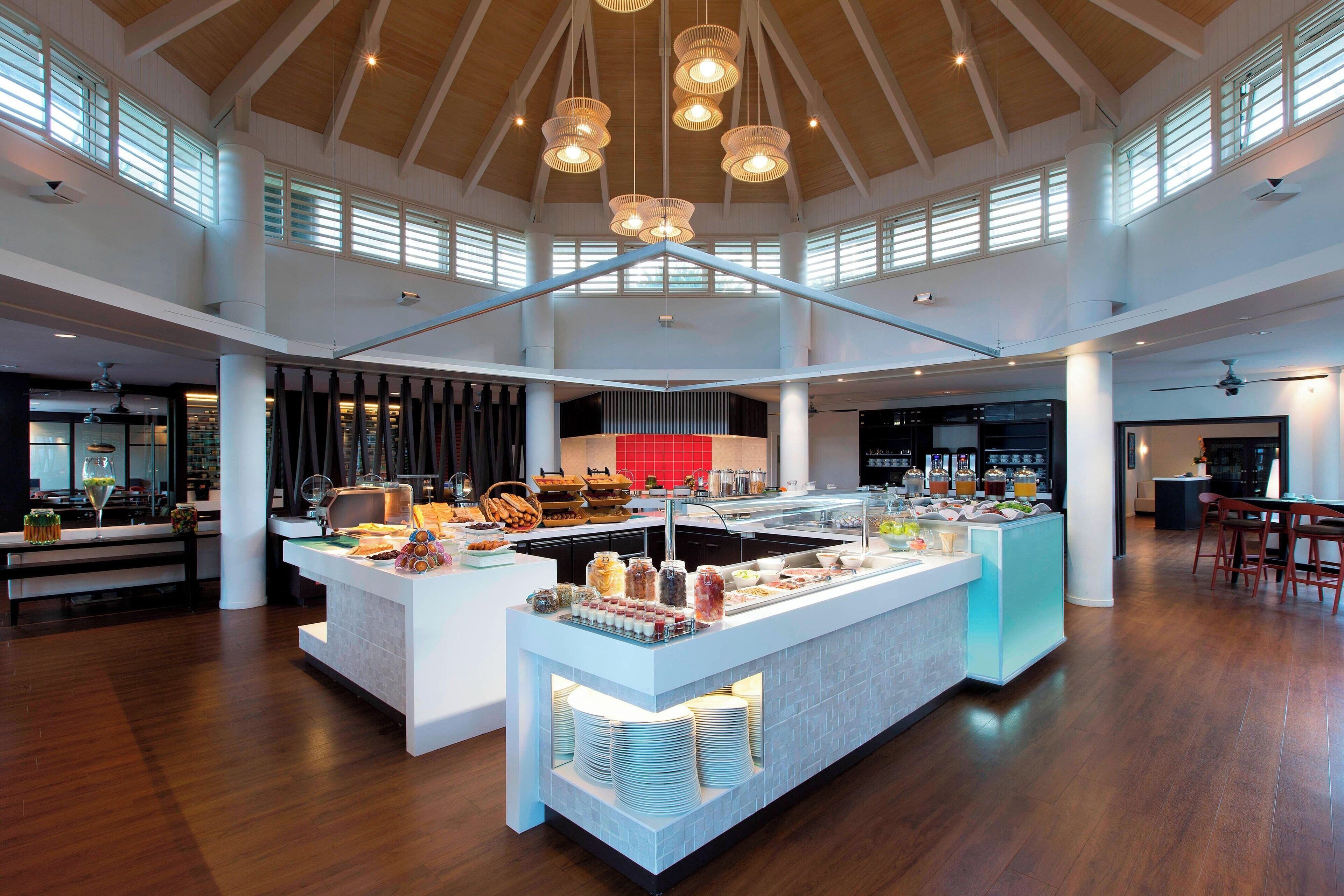 daily buffet breakfast (xpf 3500 per person)
