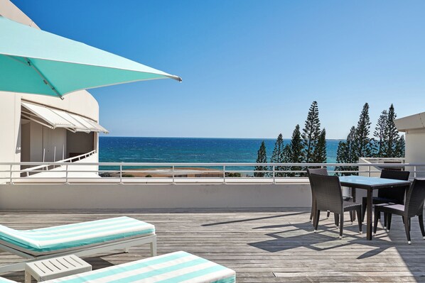 2 Restaurants, Frühstück, Mittagessen, lokale und internationale Küche