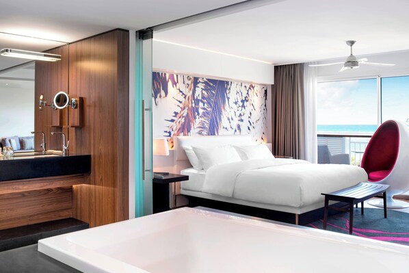 Suite, 1 Bedroom, Balcony, Garden View | 1 bilik tidur, peralatan tempat tidur premium, tilam berlapik, bar mini 