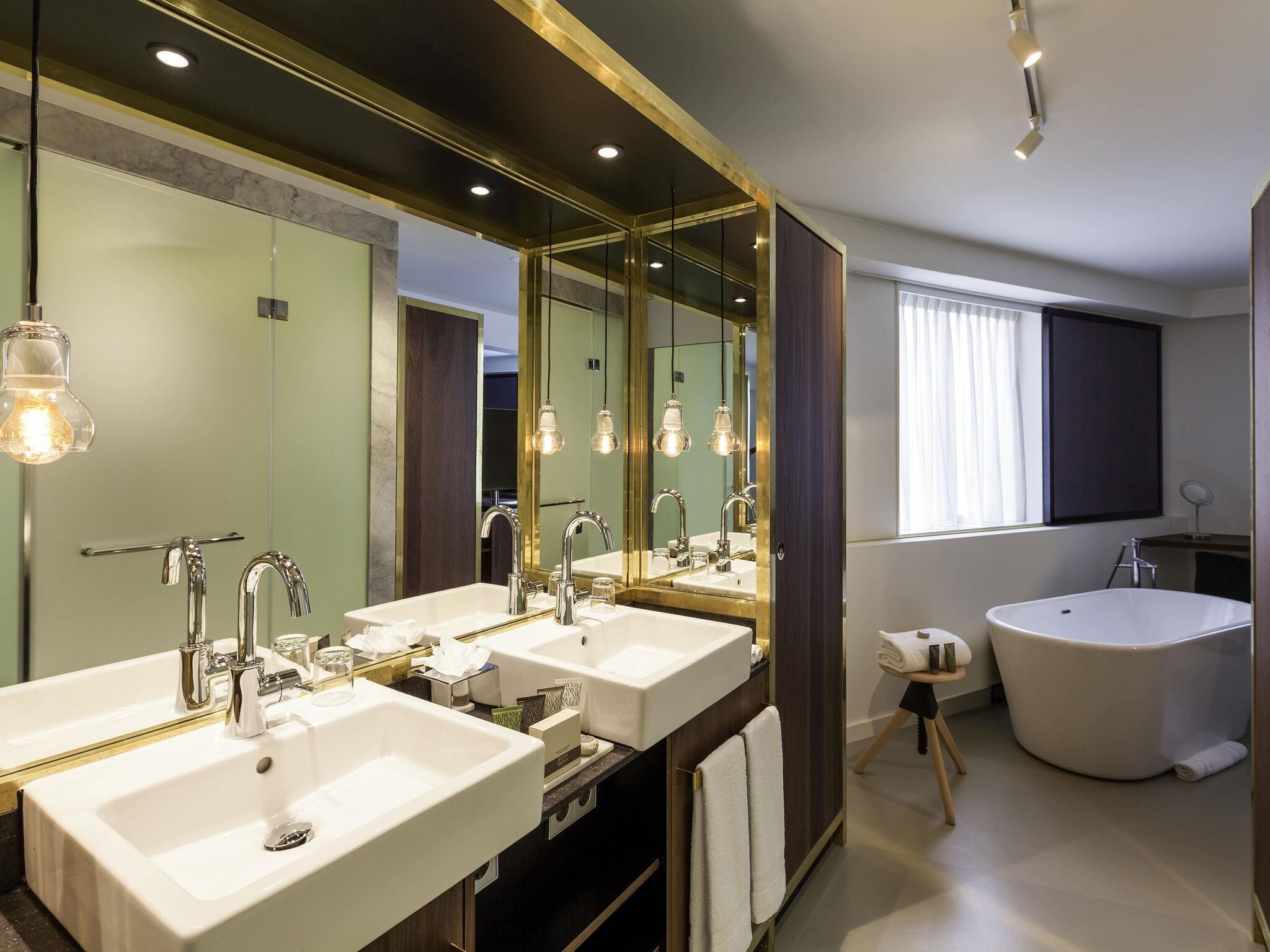 Deluxe Studio Suite, 1 King Bed | Frette Italian sheets, premium bedding, down duvets, minibar