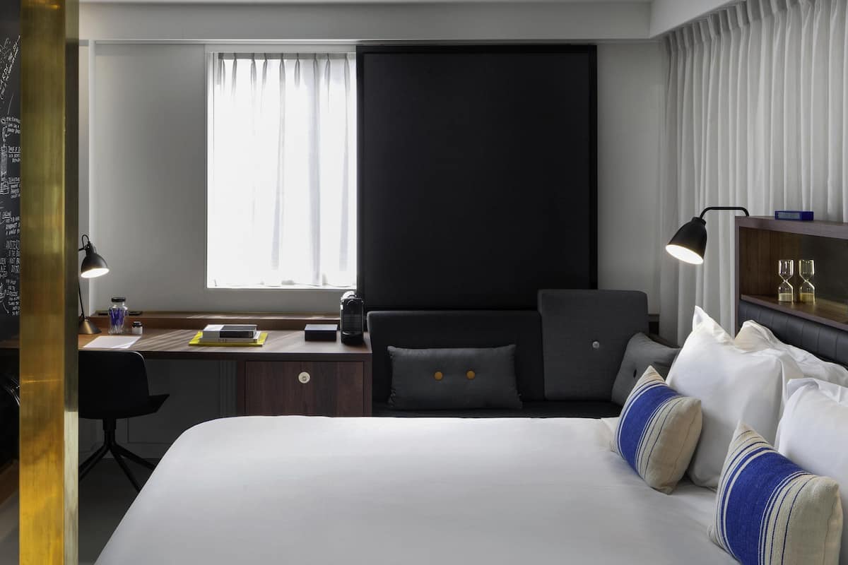 ห้องซูพีเรีย, เตียงคิงไซส์ 1 เตียง | ผ้าปูที่นอน Frette จากอิตาลี, เครื่องนอนระดับพรีเมียม, ผ้านวมขนเป็ด
