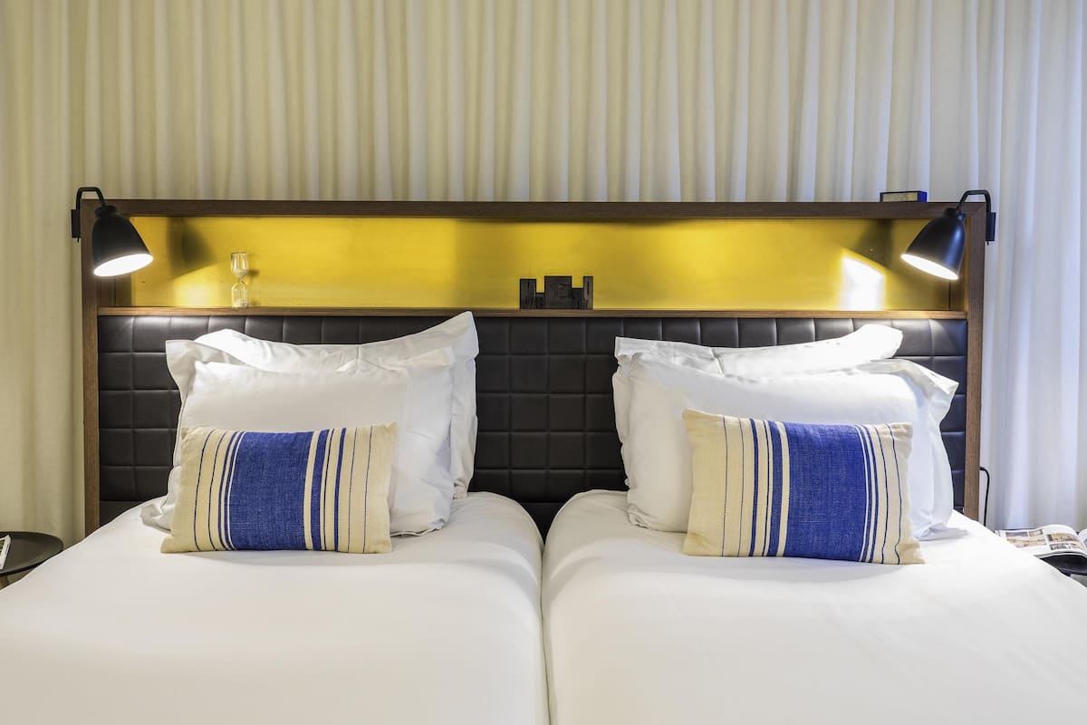 1 bedroom, Frette Italian sheets, premium bedding, down comforters