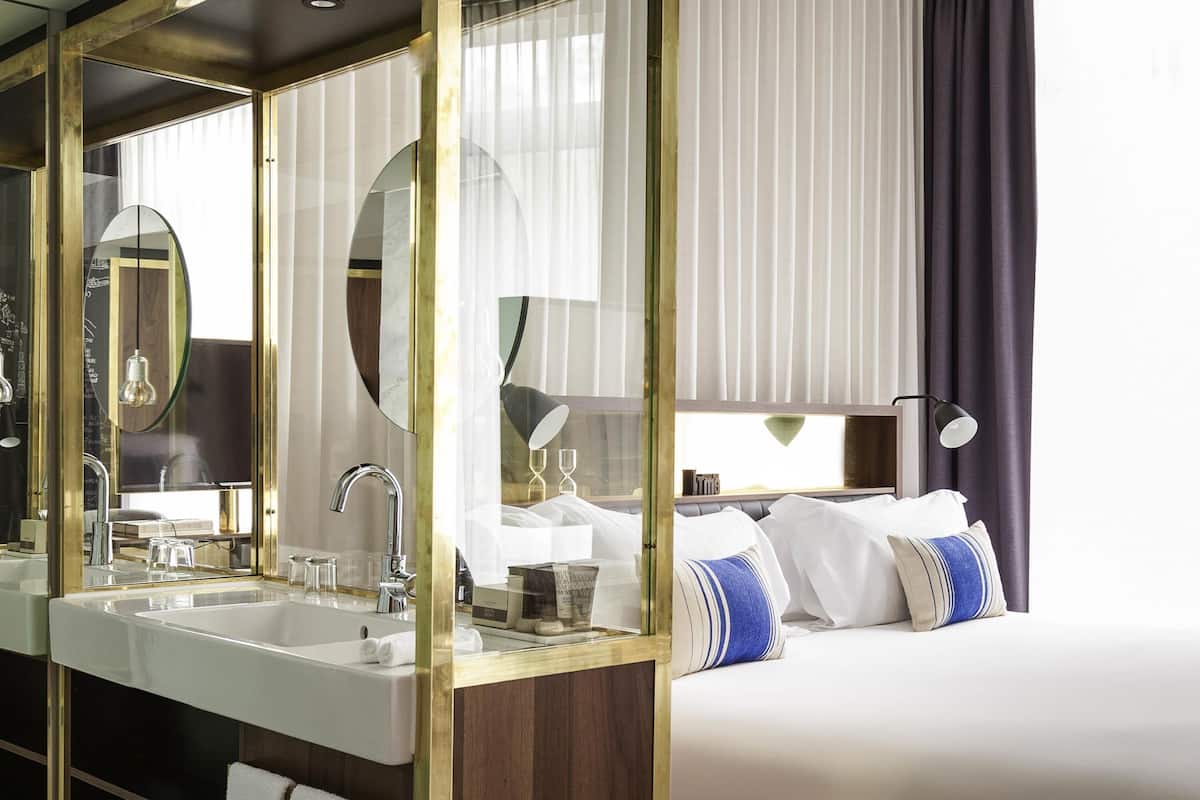 1 bedroom, Frette Italian sheets, premium bedding, down comforters