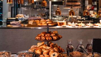 Desayuno buffet (EUR 29 por persona)