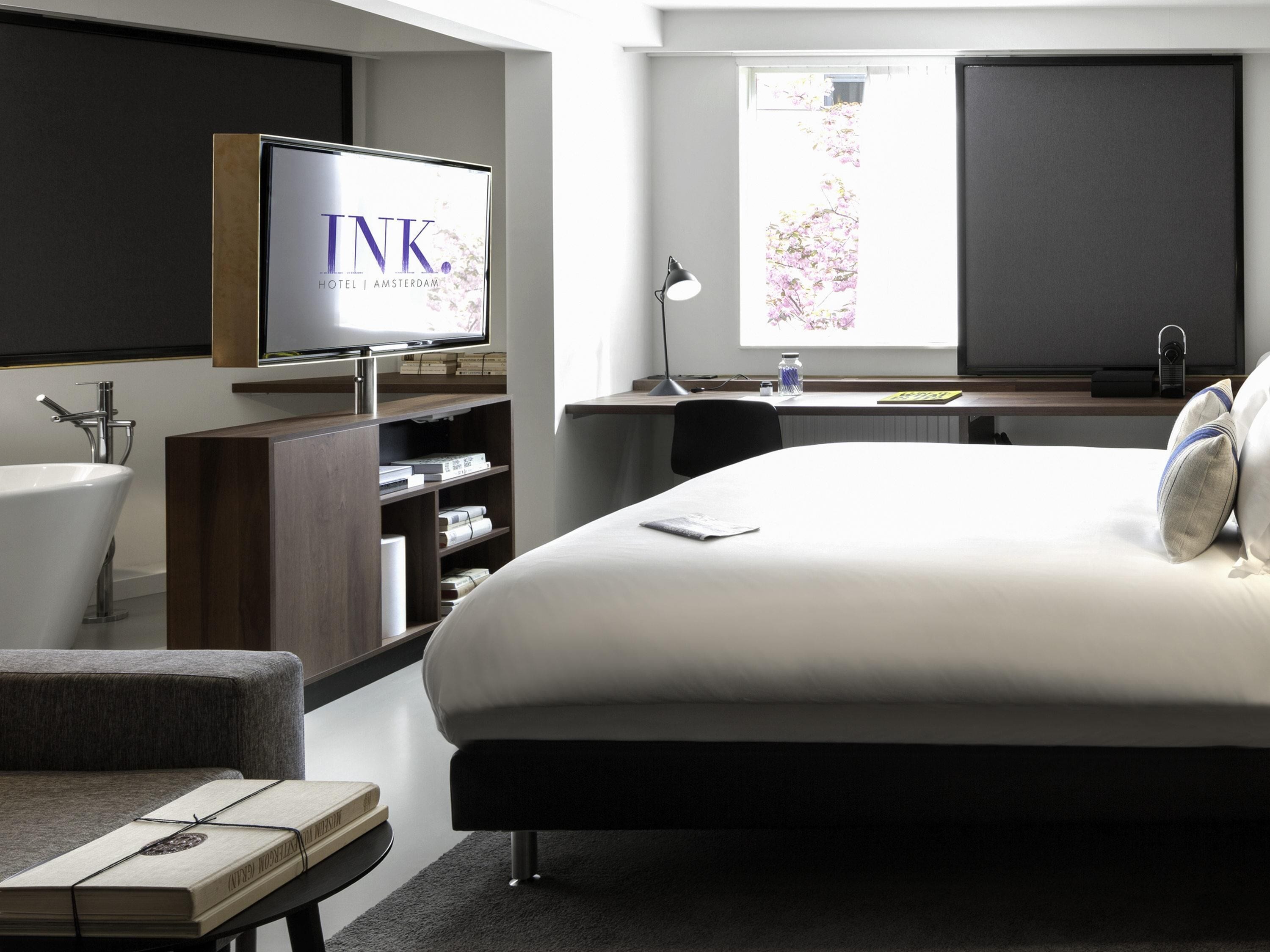Phòng Suite Deluxe, 1 giường cỡ king | Bộ trải giường bằng vải Frette của Ý, bộ đồ giường cao cấp 