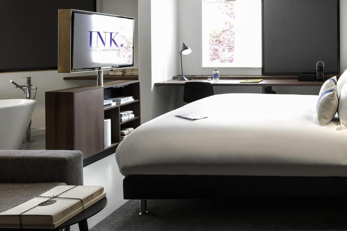 Deluxe Suite, 1 King Bed