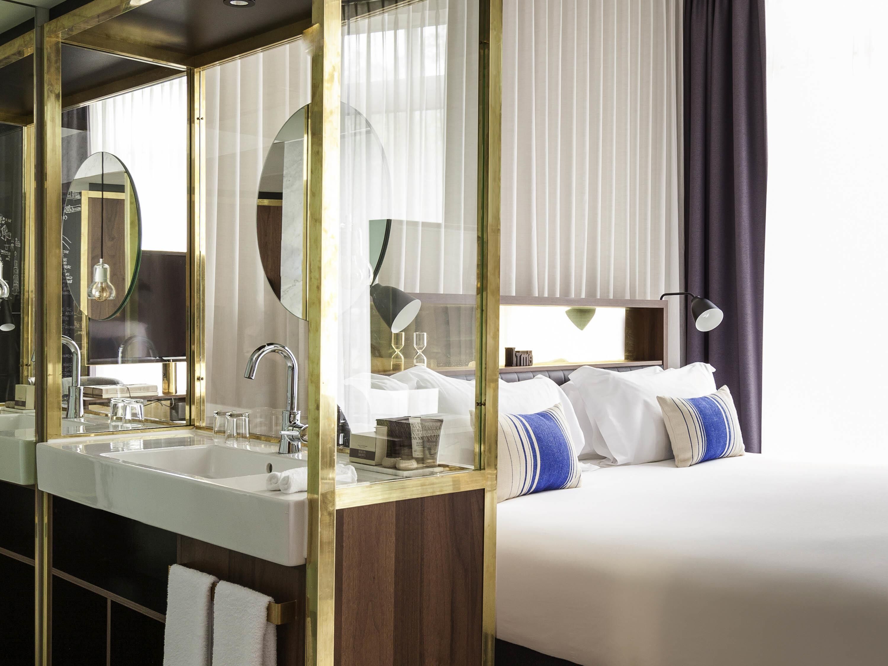 Junior Suite, 1 King Bed | Frette Italian sheets, premium bedding, down comforters, minibar