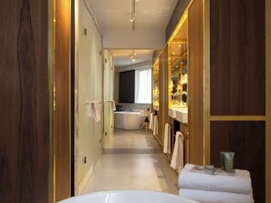 Douche, douche à « effet pluie », articles de toilette écologiques