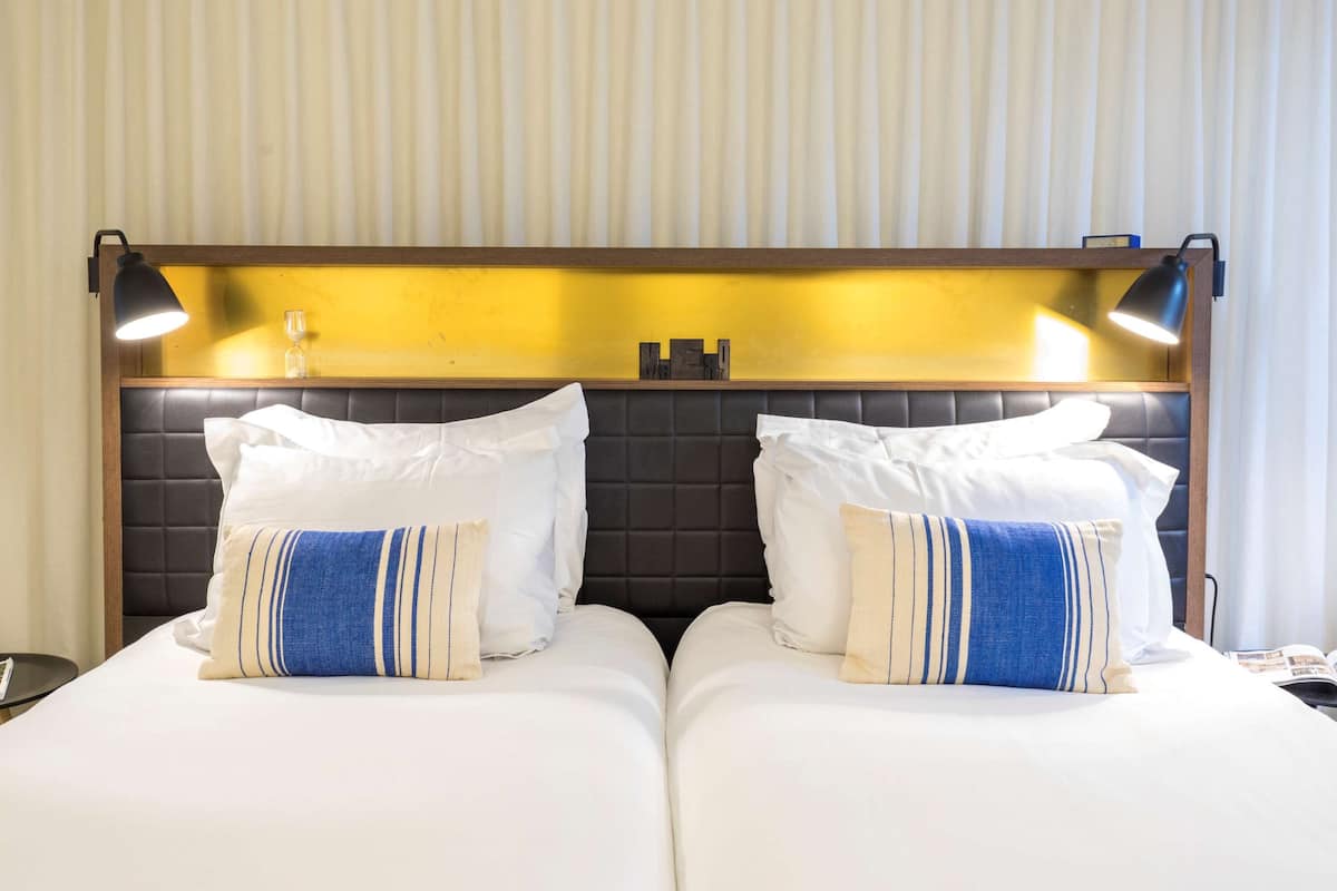 1 bedroom, Frette Italian sheets, premium bedding, down duvets