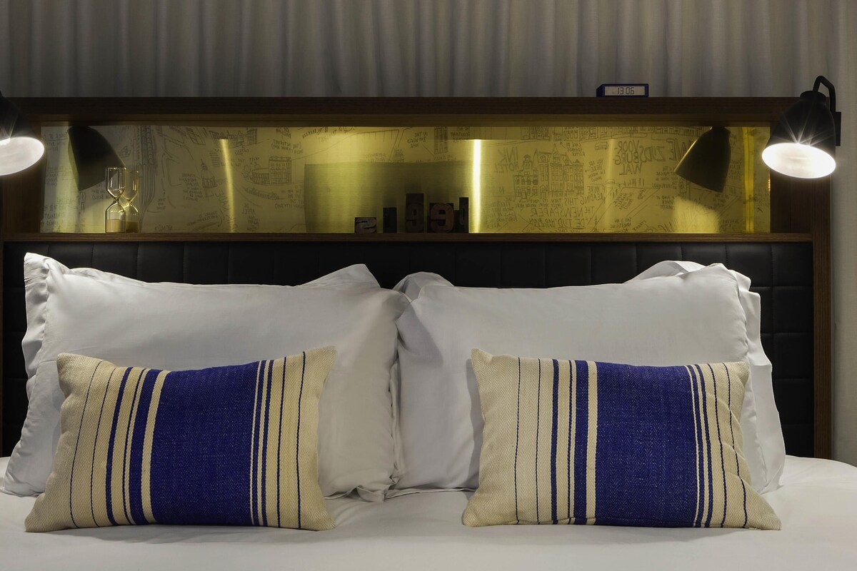 Tomannsrom – classic, 2 enkeltsenger | Italienske Frette-laken, sengetøy av topp kvalitet, dundyner og minibar