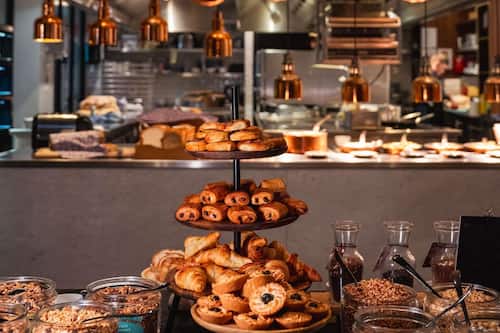 Päivittäinen buffetaamiainen maksusta