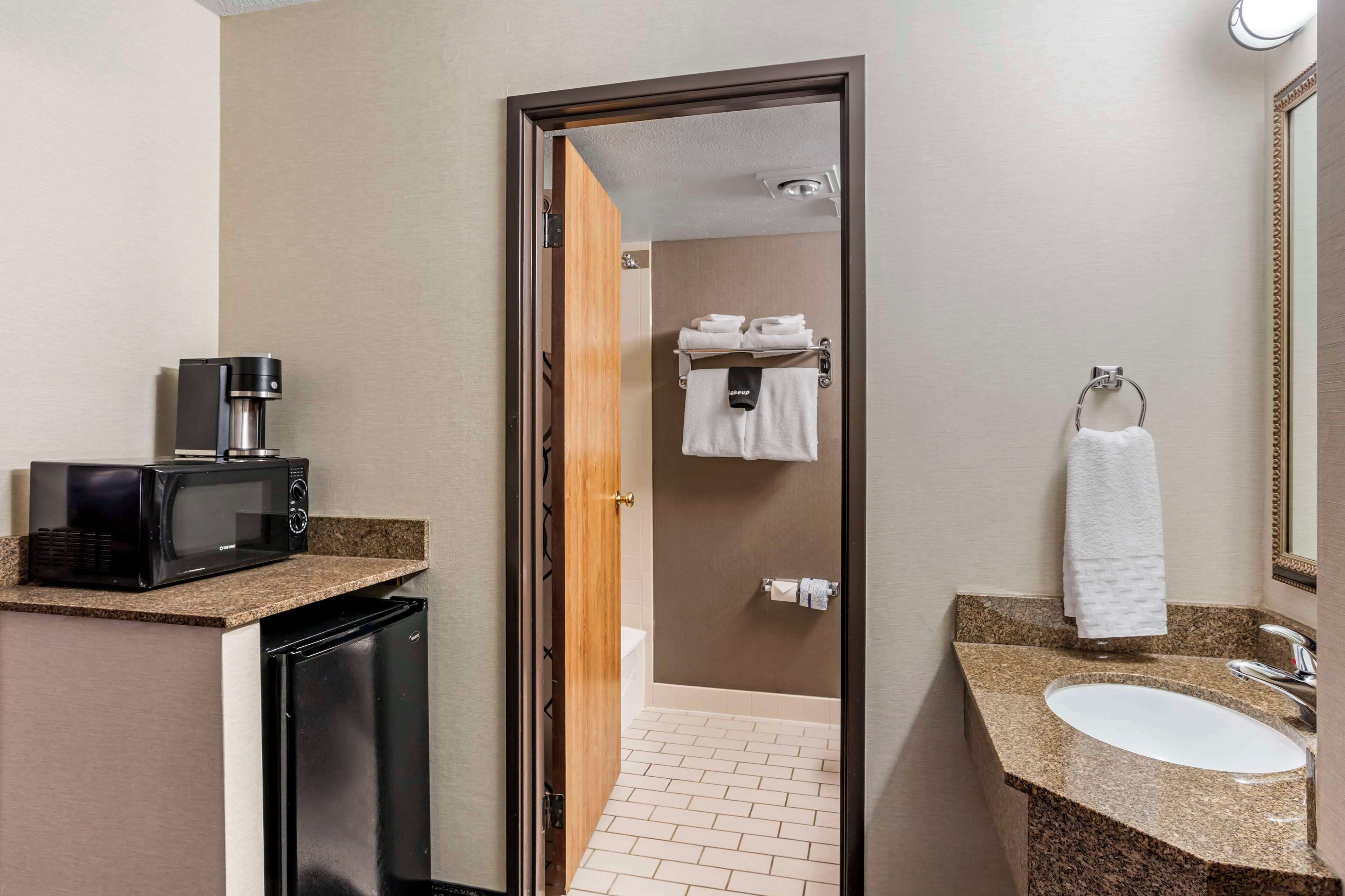 standard room, 2 queen beds, non smoking, microwave | bathroom | combined shower/bathtub, eco-friendly toiletries, hair dryer, towels