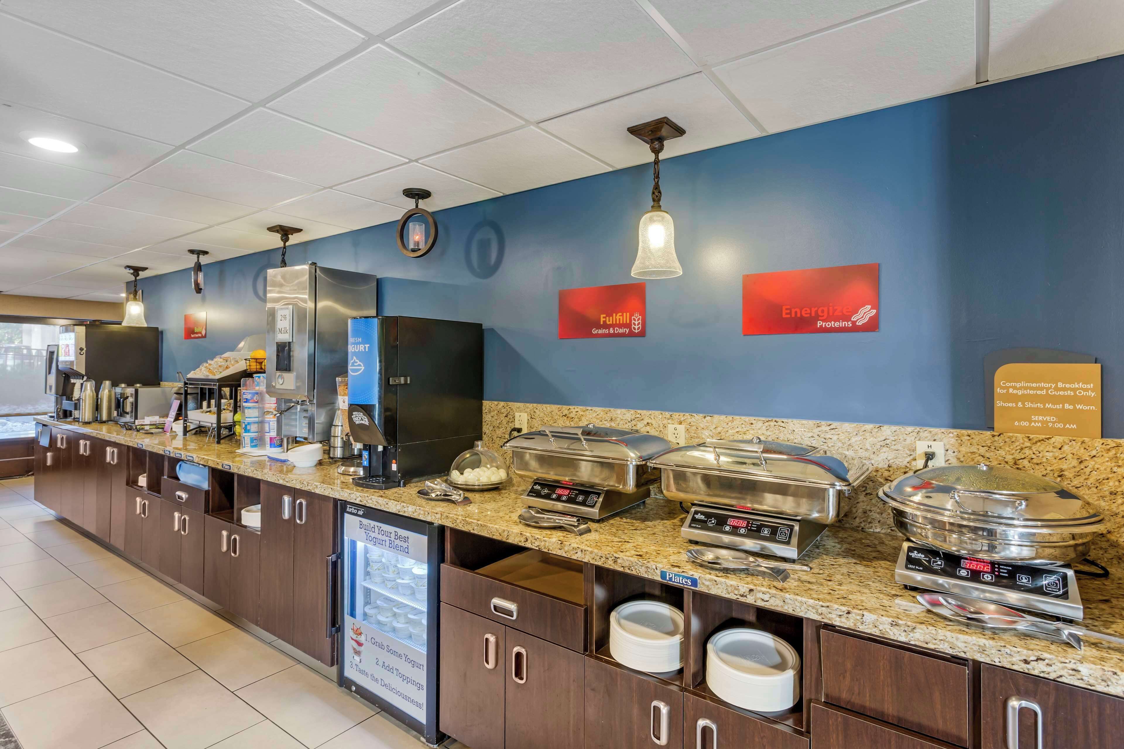 free daily full breakfast