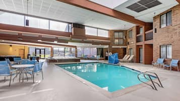 Indoor pool, sun loungers