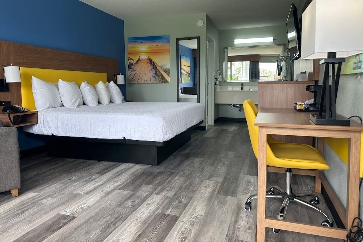 In-room safe, desk, iron/ironing board, free WiFi