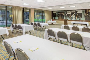 Meeting facility - Days Inn & Suites by Wyndham Jennings (Jennings)