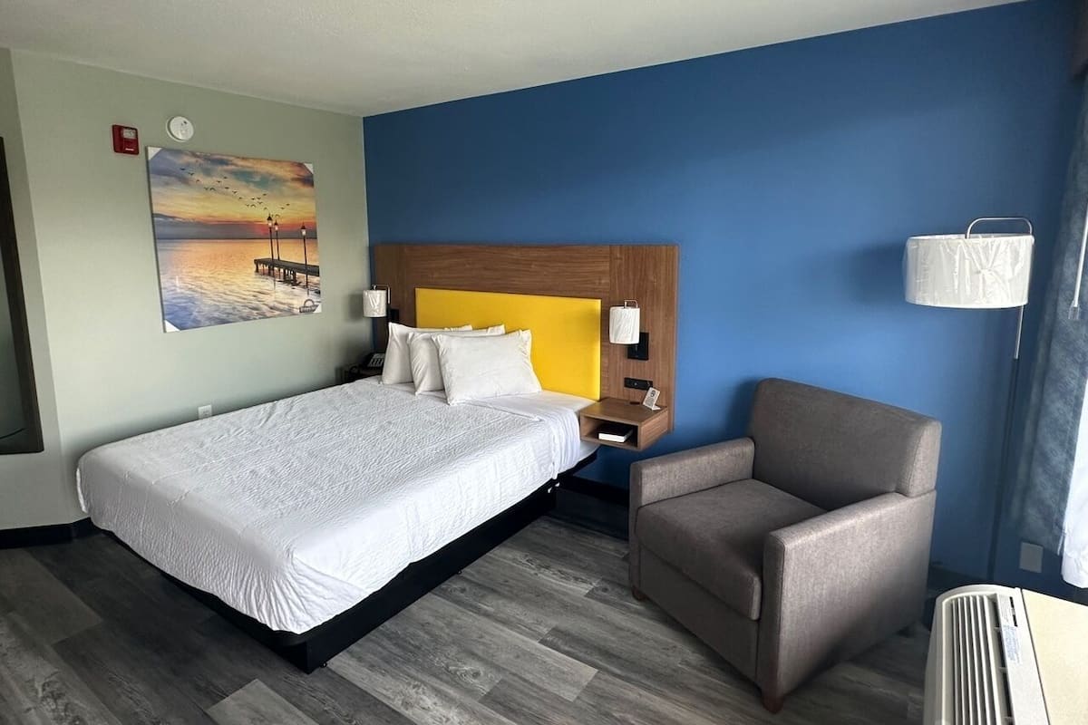 In-room safe, desk, iron/ironing board, free WiFi