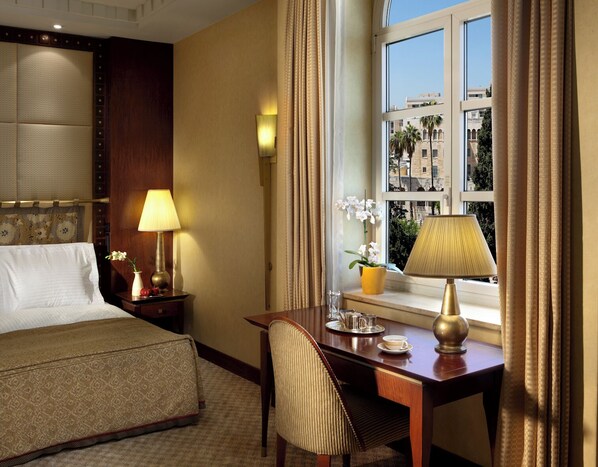 Standard Room | Minibar, in-room safe, desk, laptop workspace - King David Jerusalem (Jerusalem)